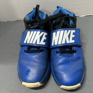 Nike Kid’s Team Hustle D8 Basketball Sneakers 881941-405 Blue/Black Size 4.5Y